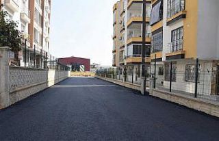 Toroslar’da yol yenileme çalışmaları sürüyor