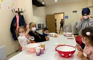 Torunlarıyla mutfağa girdiler