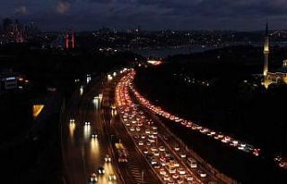 Trafikte pazartesi mesaisi başladı