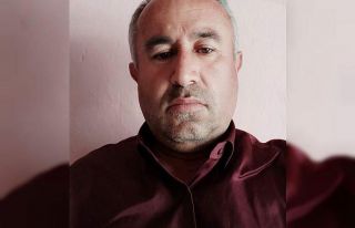 Traktör ile patates sökme makinesi arasında kalan...