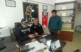 Tüm birikimini pazar yerinde unuttu yardımına zabıta...