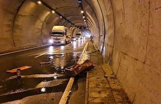 Tünelde duvara çarpan otomobil takla attı: 1 yaralı