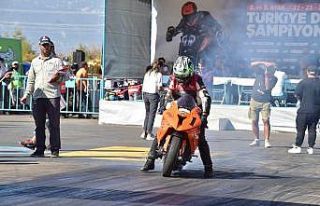 Türkiye Drag Şampiyonları ödüllendirildi