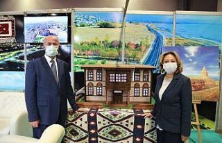 Tuşba Belediyesinin standına büyük ilgi