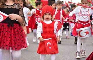 Tuzlalı miniklerden bandolu Cumhuriyet Bayramı korteji