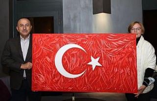 Ukraynalı ressam dereceye girdiği Türk bayrağı...