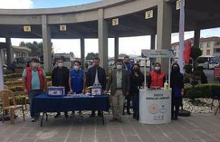 Üniversiteye gelen gençleri Yazıcı karşıladı