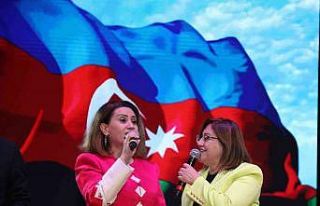 Ünlü sanatçı Azerin Belediye Başkanı Şahin...