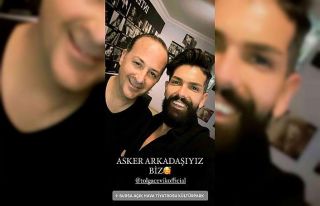 Ünlü şovmen Tolga Çevik askerdeki koğuş arkadaşıyla...