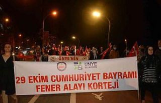 Ünye’de Cumhuriyet’in 98’inci yılında 98...