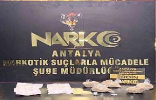 Uygulama noktasından yarım kilo eroinle kaçan şüpheli...