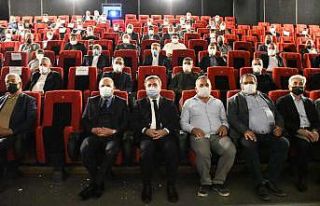 Vali Aydoğdu muhtarlarla “Akif” filmini izledi