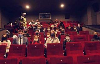 Vali Becel öğrencilerle ’Akif’ filmini izledi