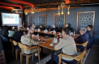 Vali Bilmez, büyükşehirin çalışmalarını gazeteci,...