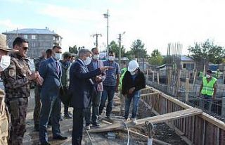 Vali Bilmez Muradiye’de tekstil fabrikasını inceledi