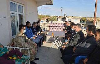 Vali Çuhadar’dan şehit ailesine taziye ziyareti