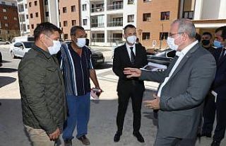 Vali Toraman  deprem konutlarını inceledi
