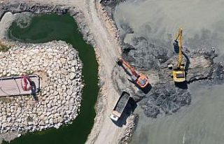 Van Gölü’nde rekor düzeyde dip çamuru temizlendi