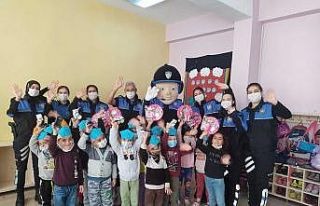 Van polisinden 4 Ekim Dünya Çocuk Günü etkinliği