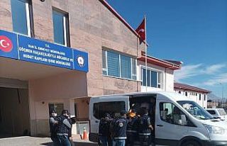 Van’da 8’i yabancı 18 organizatör yakalandı