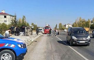 Van’da tır ile kamyonet çarpıştı: 2 yaralı