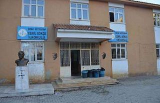 Vefakar öğretmenlerden anlamlı temizlik