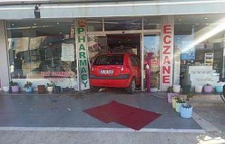 Vitesi karıştırınca, eczaneye girdi