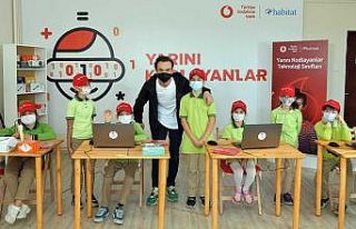 Vodafone ve Aras Bulut İynemli’den köy okullarına...
