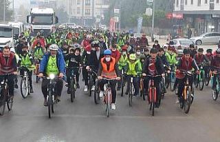 Yağmura rağmen pedal çevirdiler