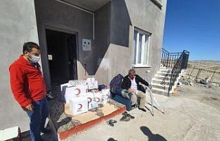 Yangında evi küle dönen aileye Kızılay şefkati