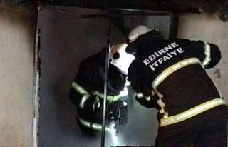 Yangında güvercinler kafesten çıkarılıp gökyüzüne...