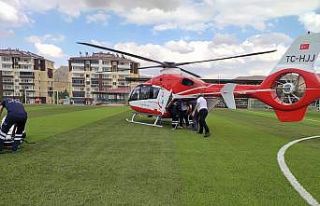 Yaralı gencin imdadına hava ambulansı yetişti