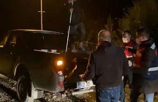 Yaralı yavru ayıya jandarmadan şefkat eli