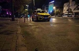 Yarış yapan sürücülerin taksiciye çarpma anı...