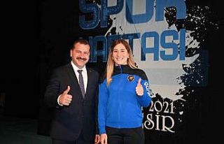 Yasemin Adar, Balıkesir Büyükşehir Belediyespor’da