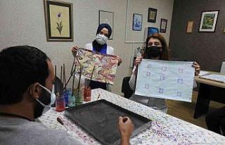 Yatarak tedavi gören hastalara sanat dallarıyla...