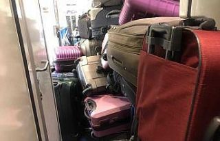 YHT’de valiz yoğunluğu yüzünden 1,5 saat ayakta...