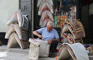 Yok olmaya yüz tutan mesleği baba vasiyeti diye...