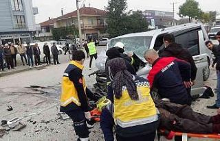 Yolcu midibüsüne arkadan vurdu biri ağır 4 kişi...