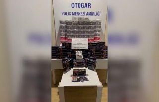 Yolcunun kolilerinin içinden cinsel içerikli ürünler...