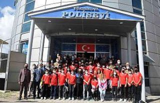 Yüksekova Emniyet Müdürlüğü 40 öğrenciyi Ankara...