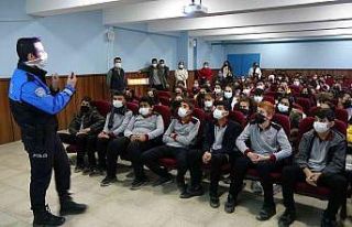 Yüksekova polisi 6 bin öğrenciye ders vererek büyük...
