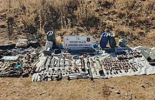 Yüksekova’da çok sayıda silah ve mühimmat ele...