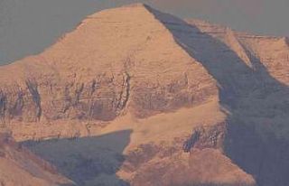 Yüksekova’nın Cilo Dağları beyaza büründü