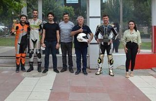 Yumrukaya, şampiyon motorculara başarılar diledi