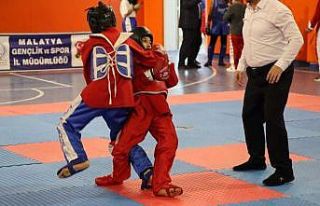 Yumruklar şampiyonluk için vuruldu