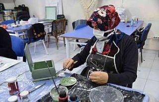 Yunusemre’de kadınlar ahşaba hayat veriyor