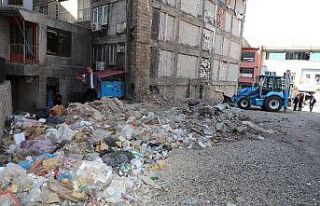 Zabıta ekibinden esnafa çöp uyarısı