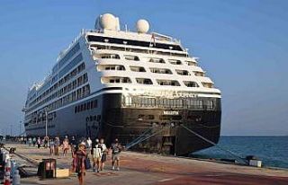Zenginler Gemisi’ Azamara Journey Kuşadası’nda