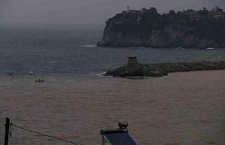 Zonguldak Limanı sarıya boyandı